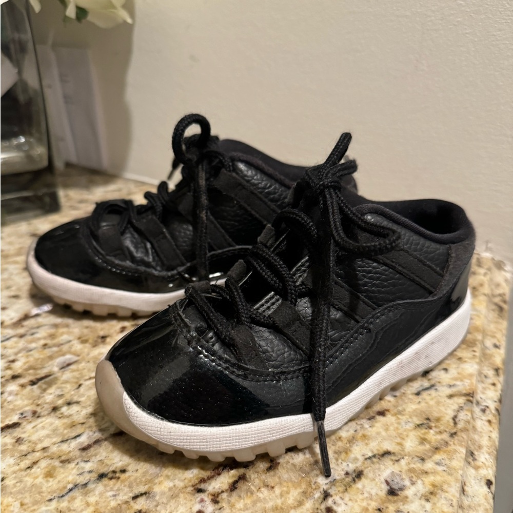 Jordan sneakers kids size 10